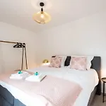 Daire Spacious Penthouse For 8 People In The Centre *