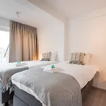 Daire Spacious Penthouse For 8 People In The Centre Oostende