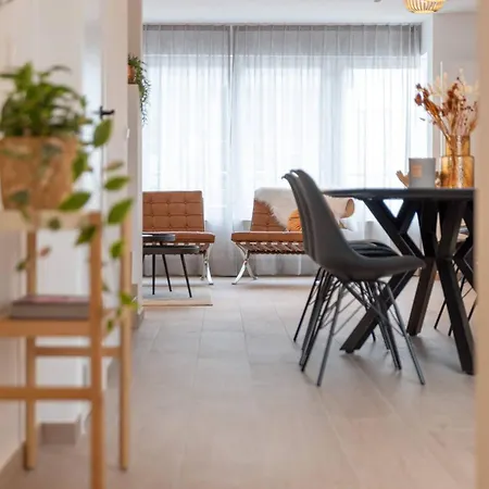 Spacious Penthouse For 8 People In The Centre Lägenhet *